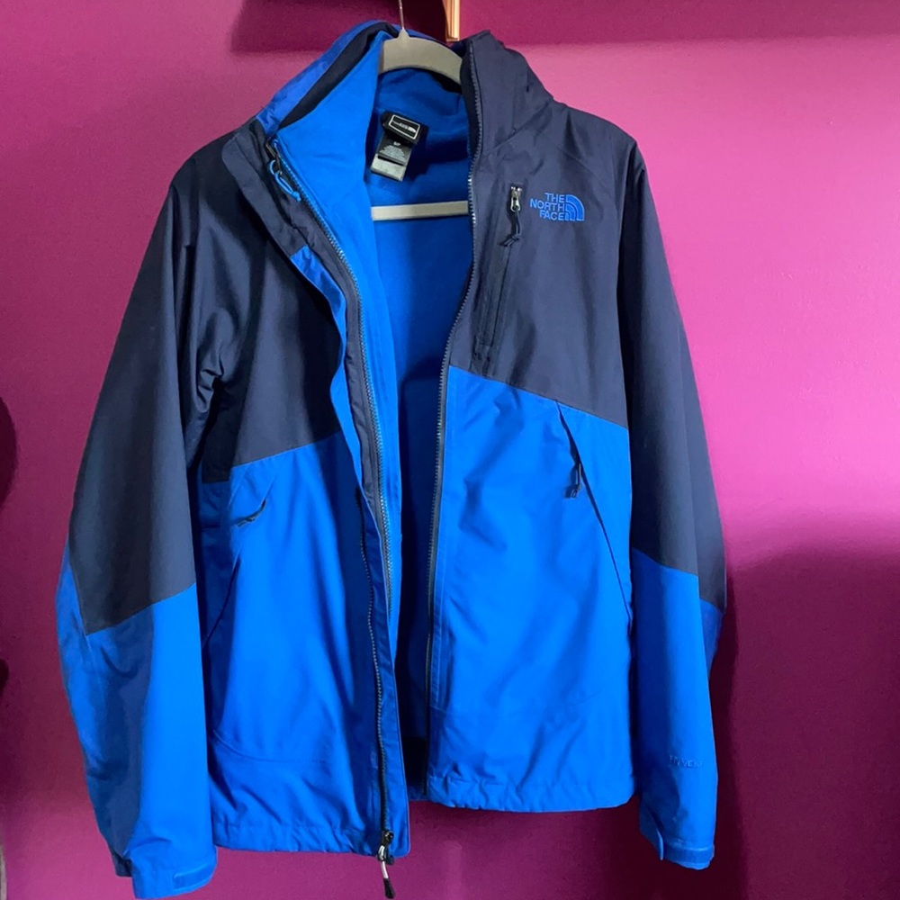 Men’s The North Face 3 in 1 Jacket. Blue. Size small. Like new!!